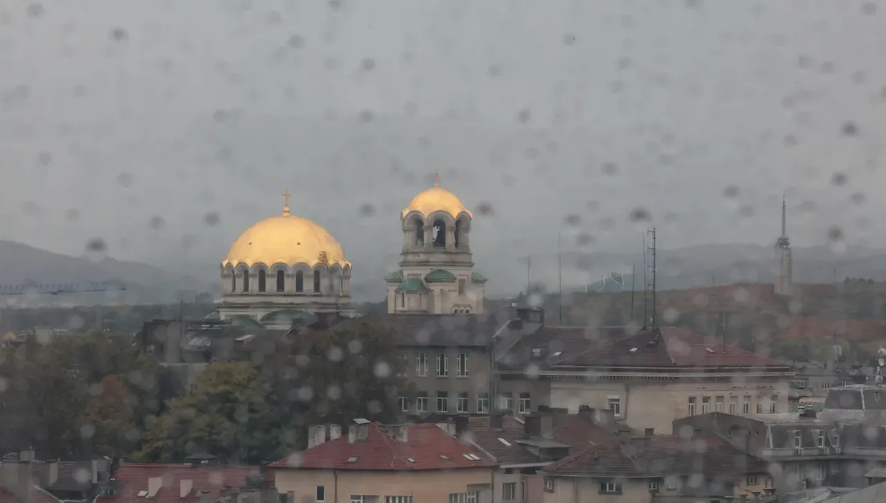 В събота времето ще бъде облачно и студено