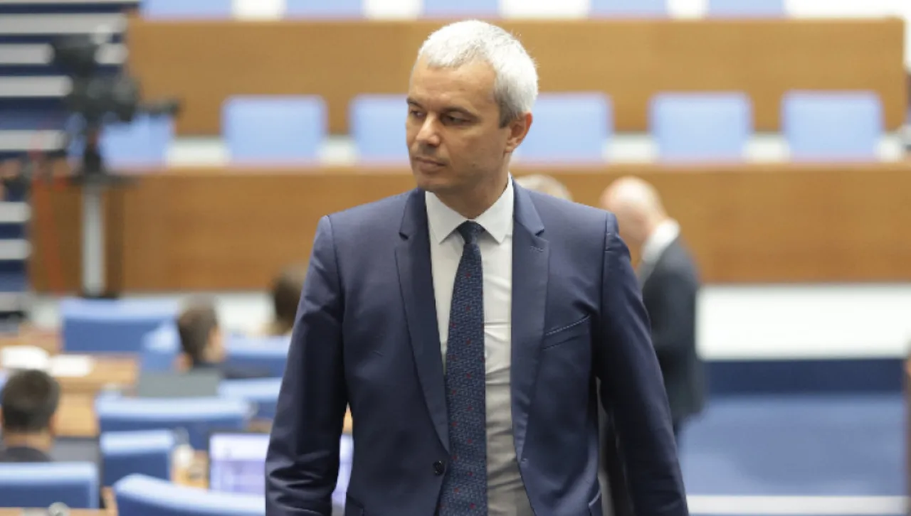 Костадинов обяви правителството и парламента за нелегитимни