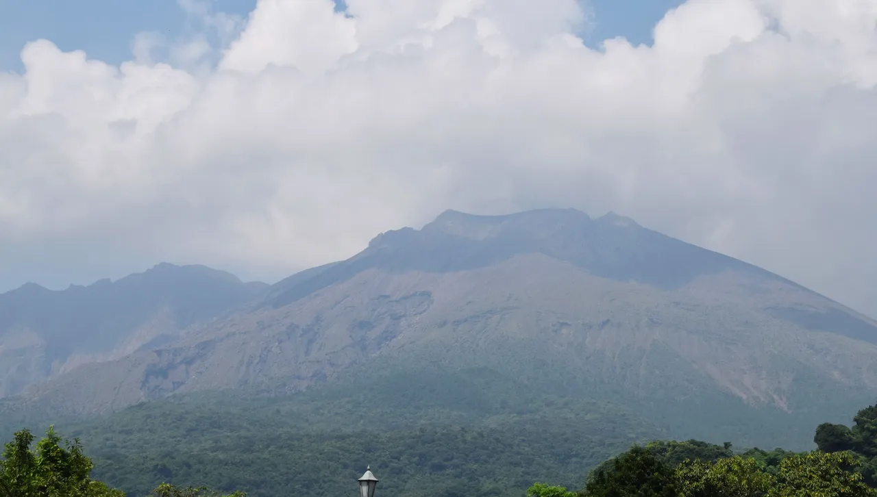 В Япония обявиха предупреждение за пепел след изригване на вулкана Сакураджима