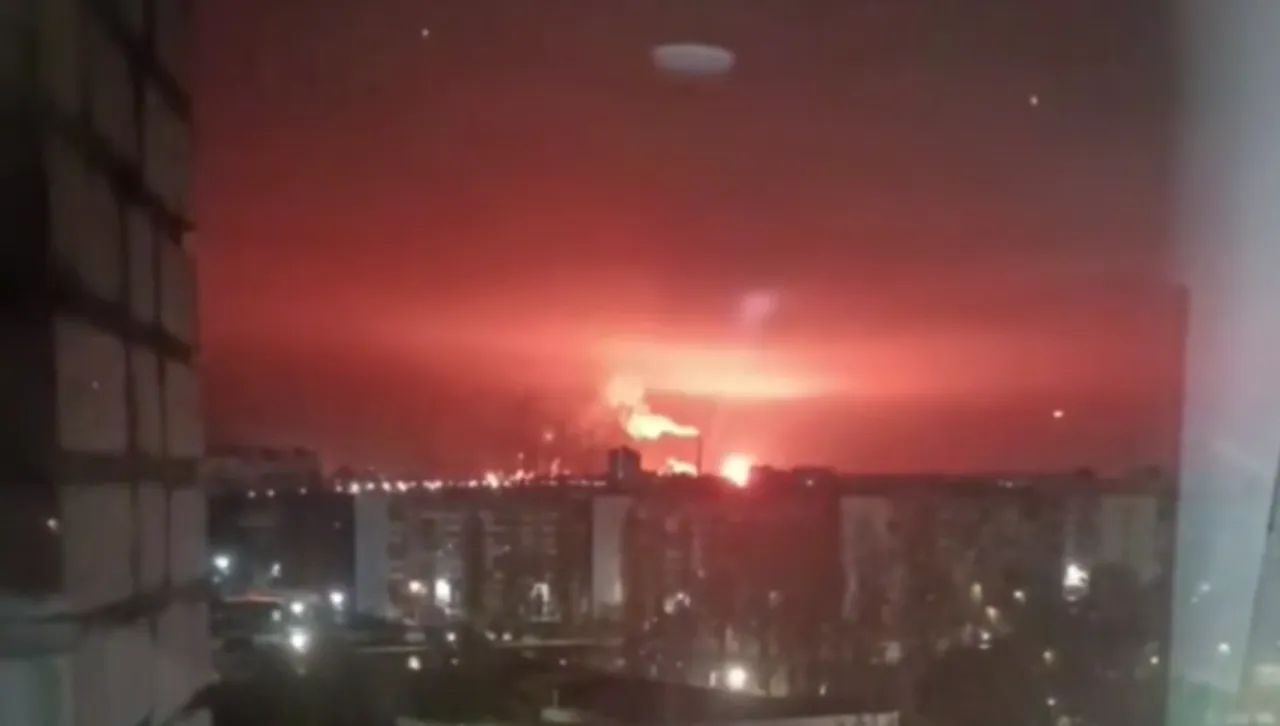 Експлозии разтърсиха Саратов и Енгелс, руска рафинерия е в пламъци