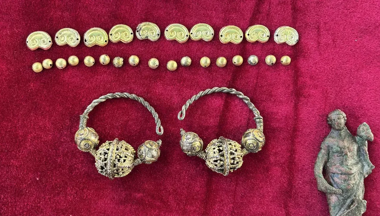  В „Квартала на богатите“ на Калиакра: Откриха пръстени с пентаграми и филигринни обеци