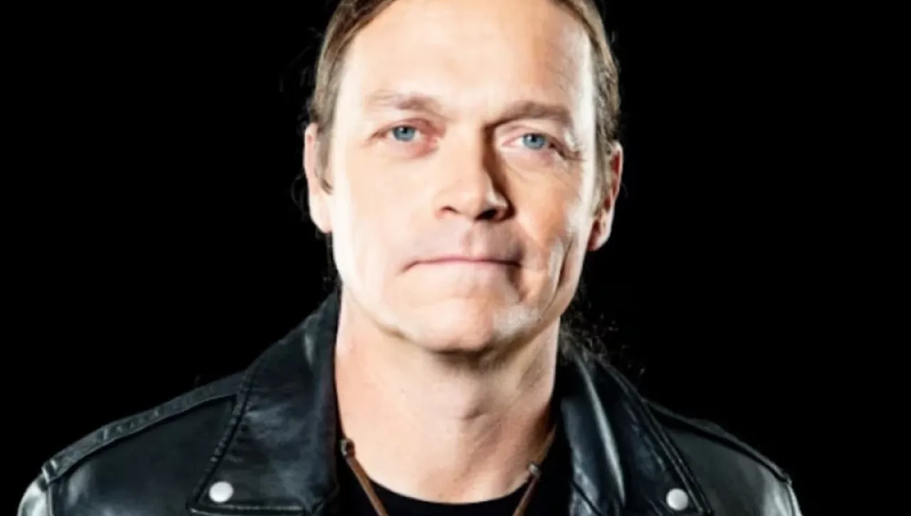 Фронтменът на 3 Doors Down загуби битката с рака (Видео)