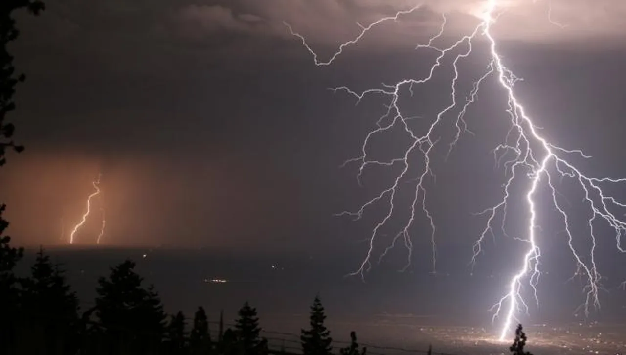 Денят започва със слънце, от северозапад идват дъжд, гръмотевици и градушки