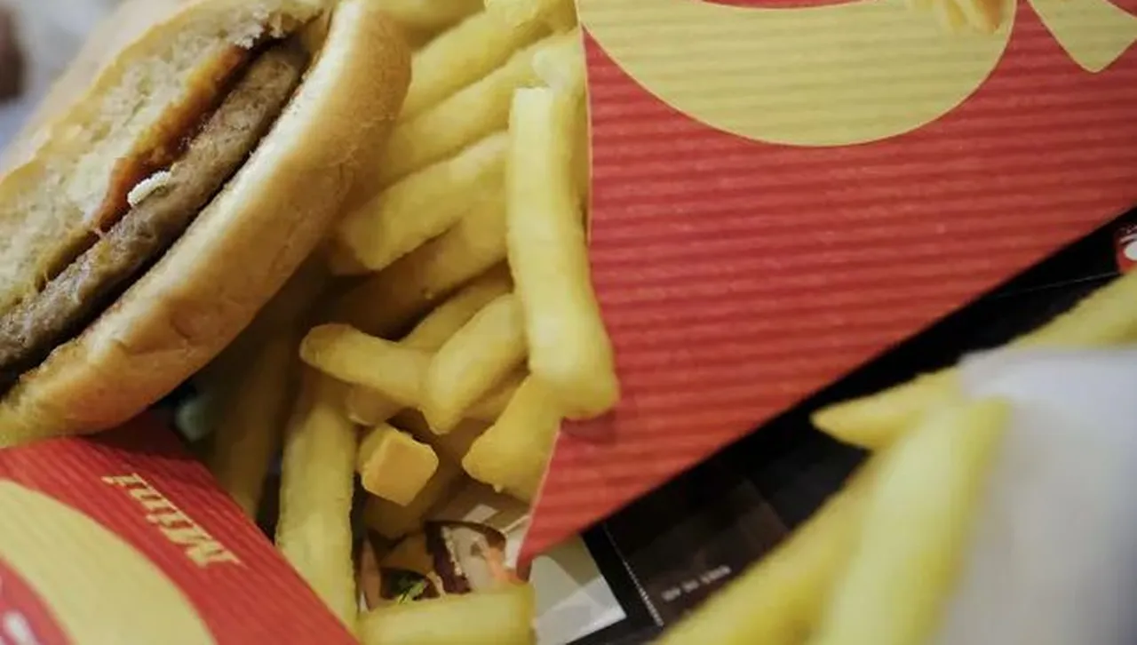 Консумацията на ултрапреработени храни силно увеличава риска от рак на дебелото черво