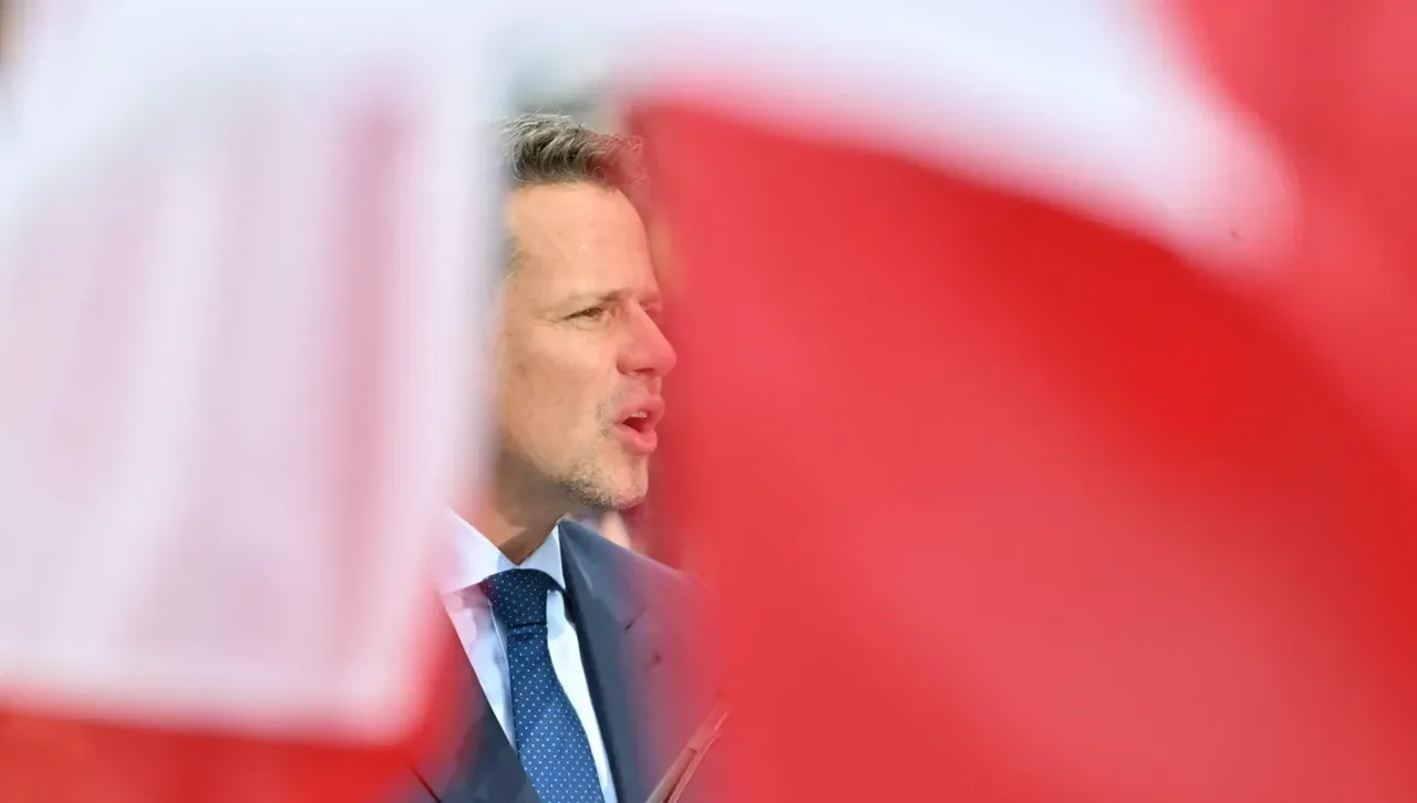 Кой е Навроцки, станал президент на Полша - бивш боксьор-аматьор, тръмпист- националист, историк ... 