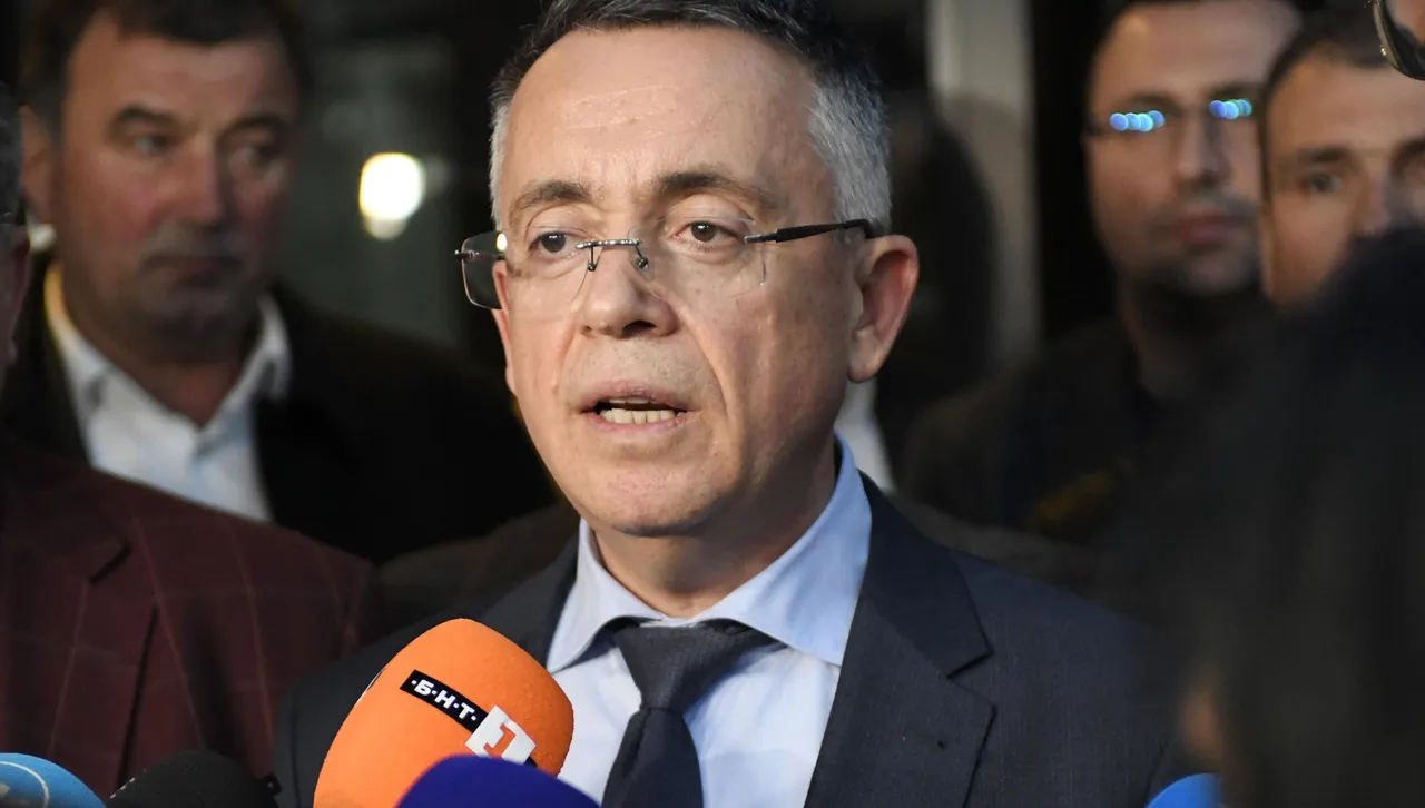 Хасан Азис: Решението на Чакъров за обединяване с Пеевски е еднолично, не обвързва ПГ и партията