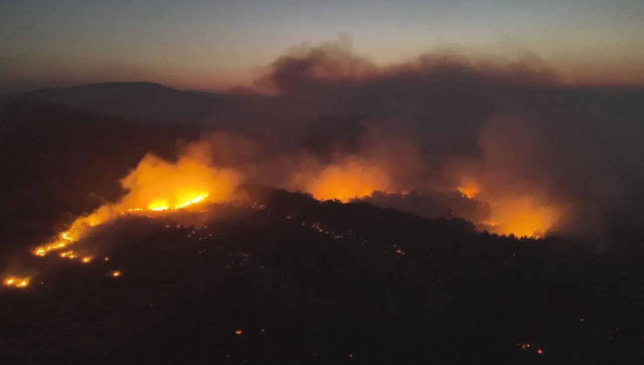 Пожарът в Национален парк "Рила" отново се разгоря и навлезе в нови територии 