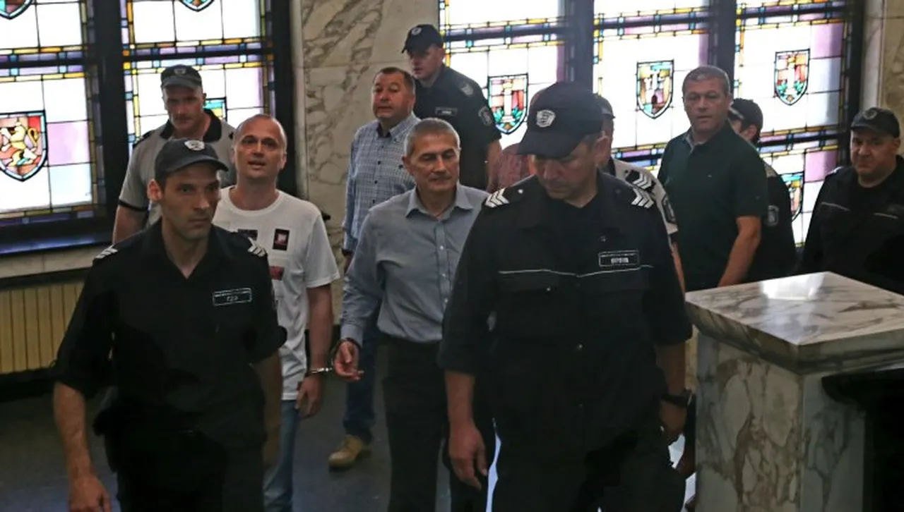 Прокуратурата ще плаща обезщетения на полицаите, лежали в затвора за смъртта на Чората