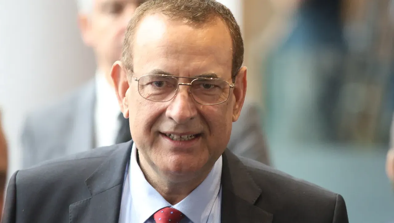 Хората на Доган продължават с рекета към кабинета