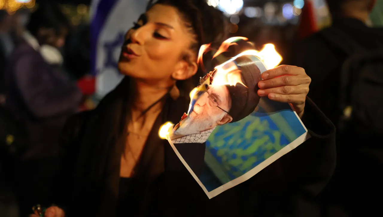 Силите за сигурност разположени по улиците и на покривите включително