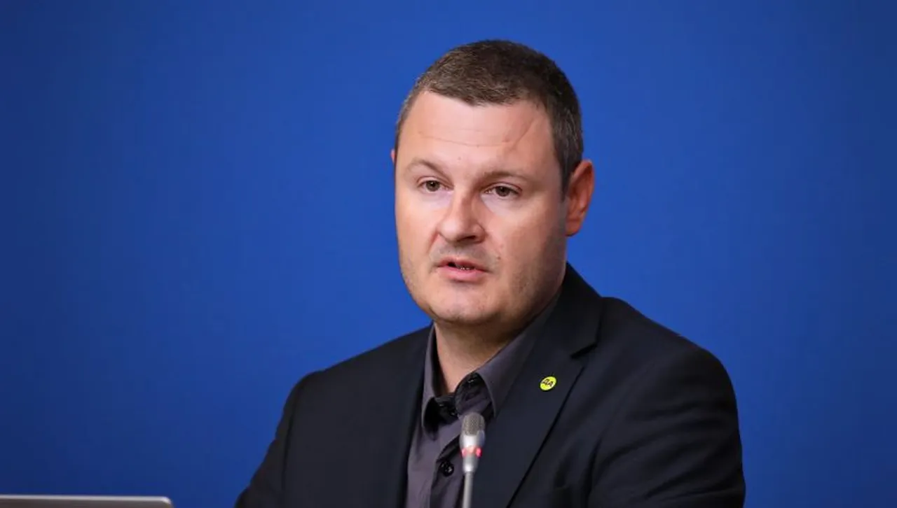  ПП-ДБ в СОС: Бойко Борисов хвърли през балкона едни 15 милиона лева... 