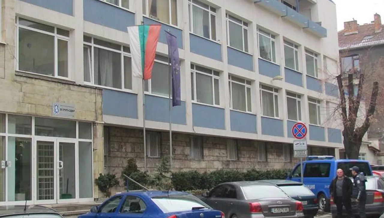 Той беше задържан заедно с полицейски началник на сектор и