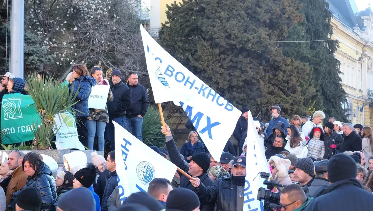 Служители на градския транспорт ще блокират центъра на София в час пик, искат по-високи заплати