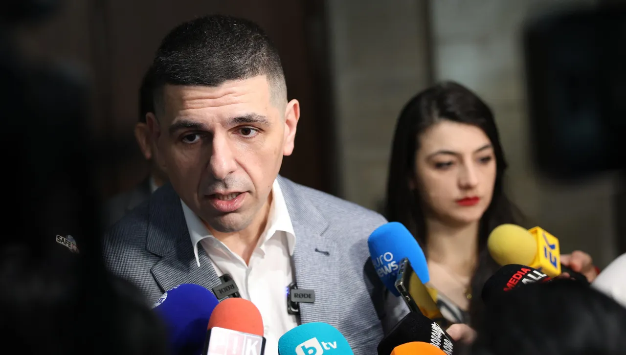 ПП-ДБ: Пеевски дръпна ушите на Бойко Борисов чрез Зафиров