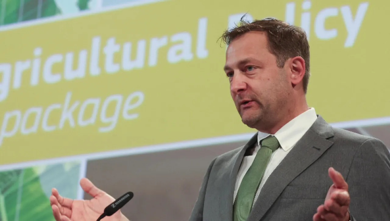 Еврокомисар: Военните разходи не трябва да режат от парите за селско стопанство