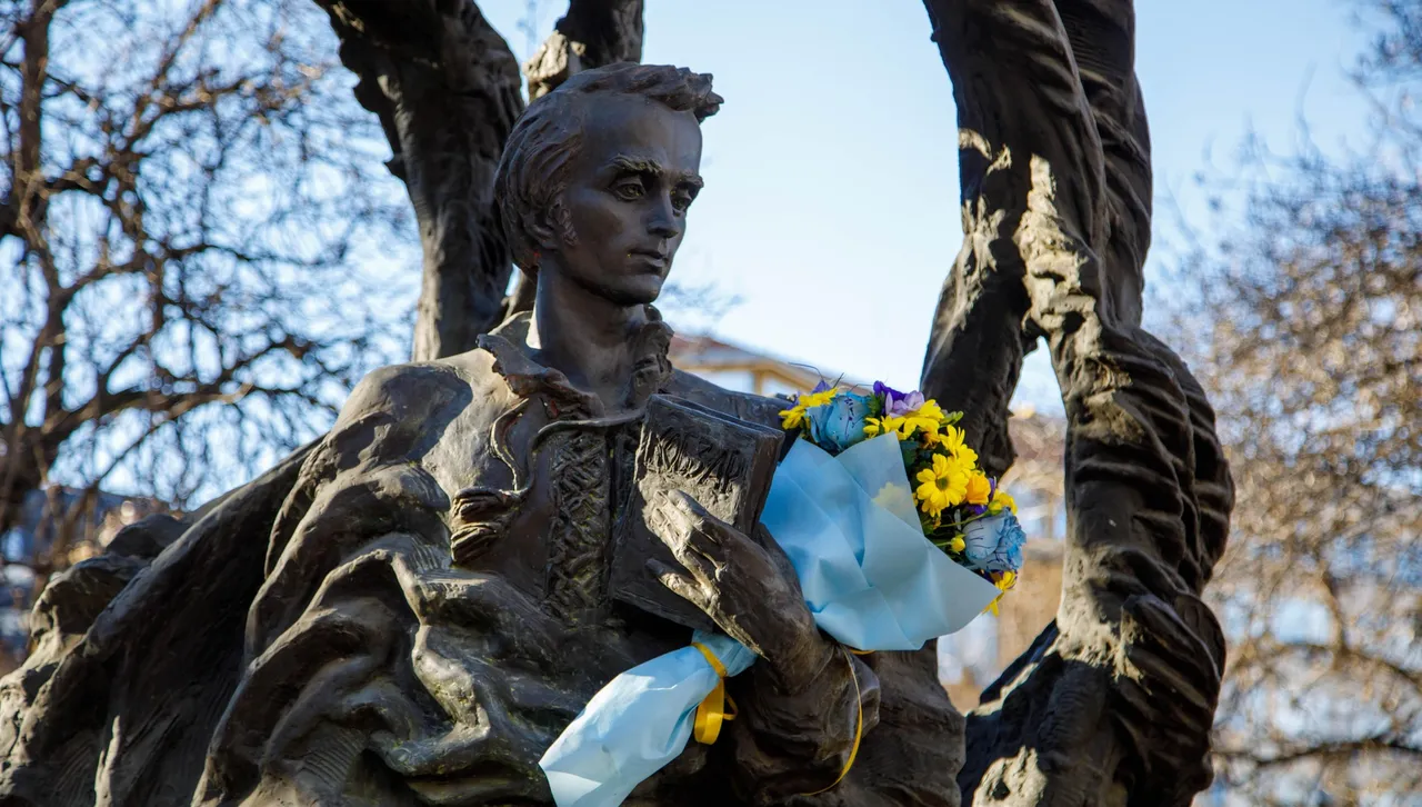 Почит към Тарас Шевченко - днес, пред паметника на националния герой на Украйна