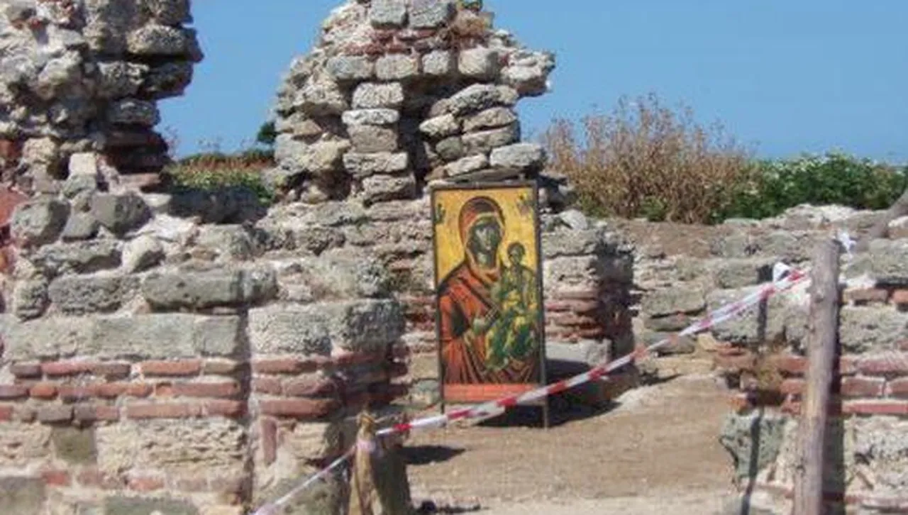 След 400 години без богослужение: Отслужват света литургия на остров "Св. Иван"