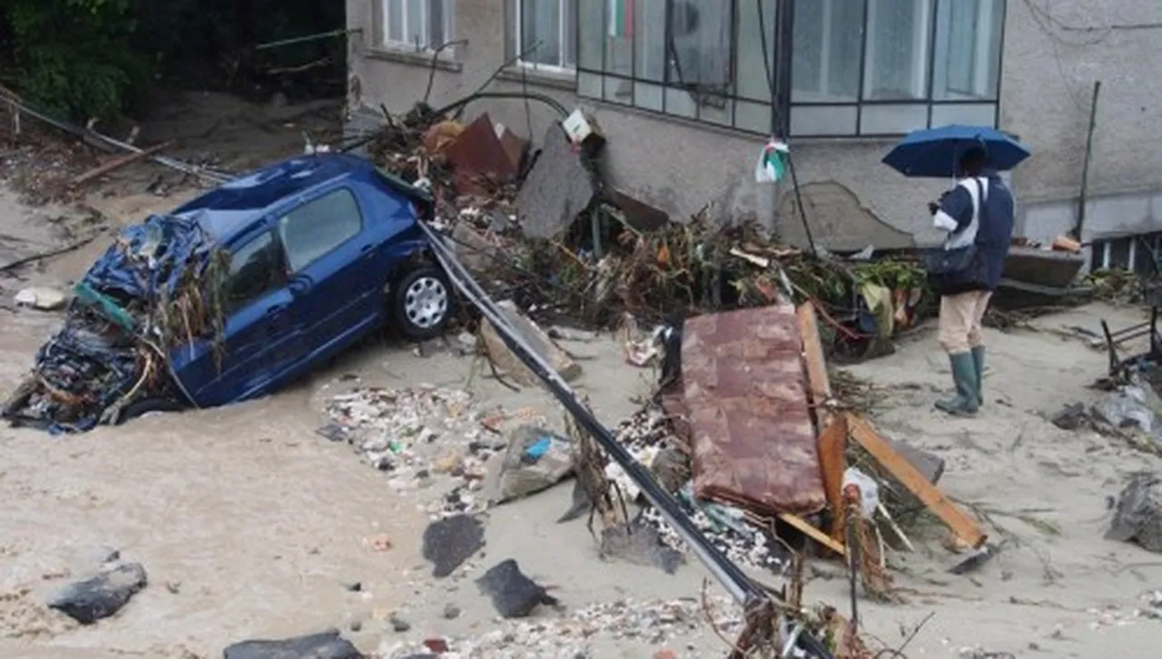 12 жертви във Варна. Държавните мъже в циничен спор - кой е виновен? 