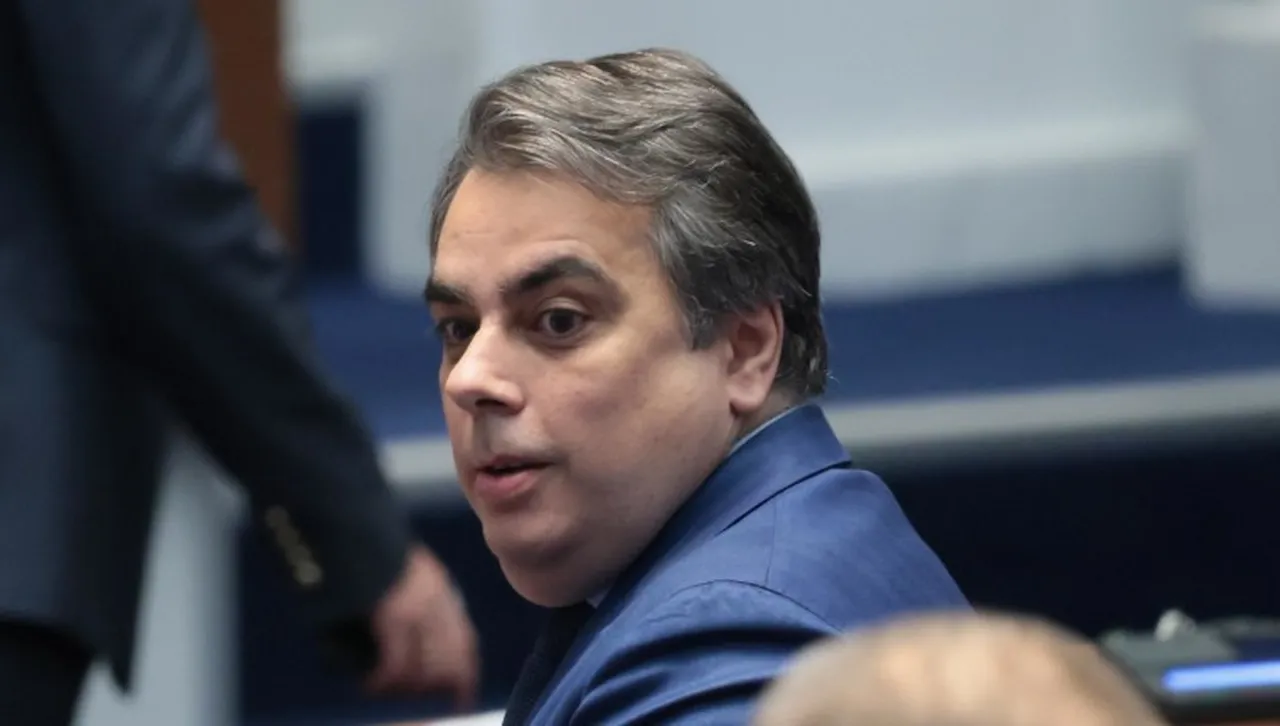 Асен Василев за бюджета: Правата са замразени, таваните остават, но се вдигат осигуровките 