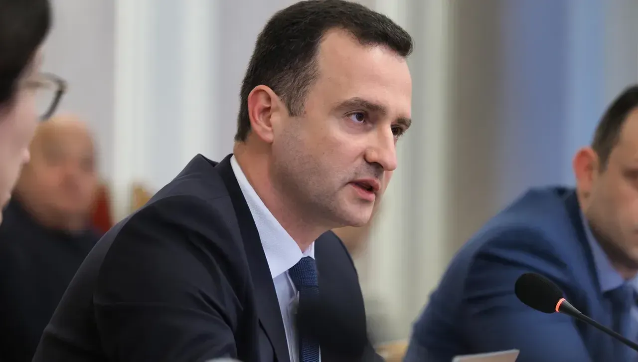 Министър Станков увери, че няма да спират едновременно топлоподаването в "Дружба"