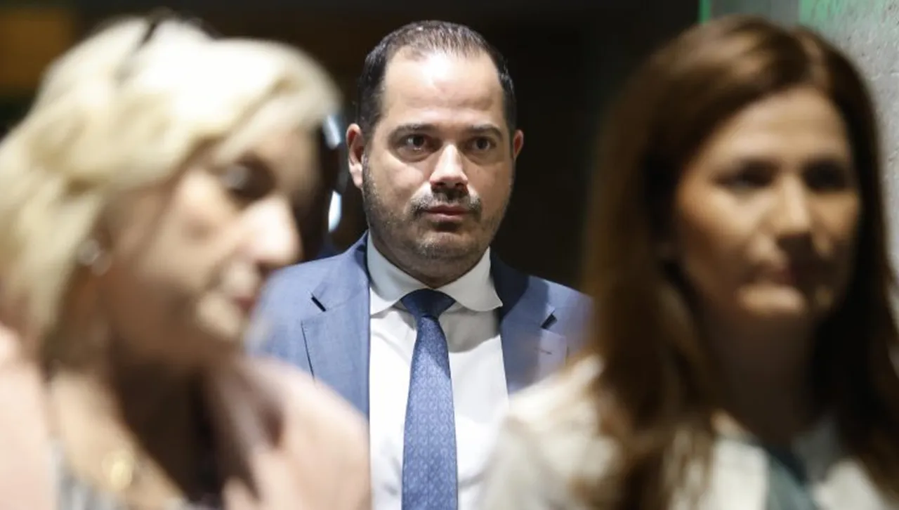 Минута мълчание и смут в НС заради починалия на протеста на ПП полицай