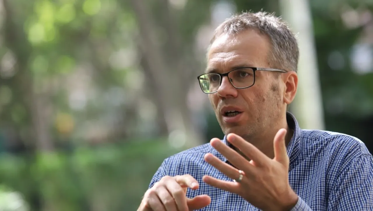 Руслан Стефанов: Топ политици създават истерия да се изложим за еврозоната