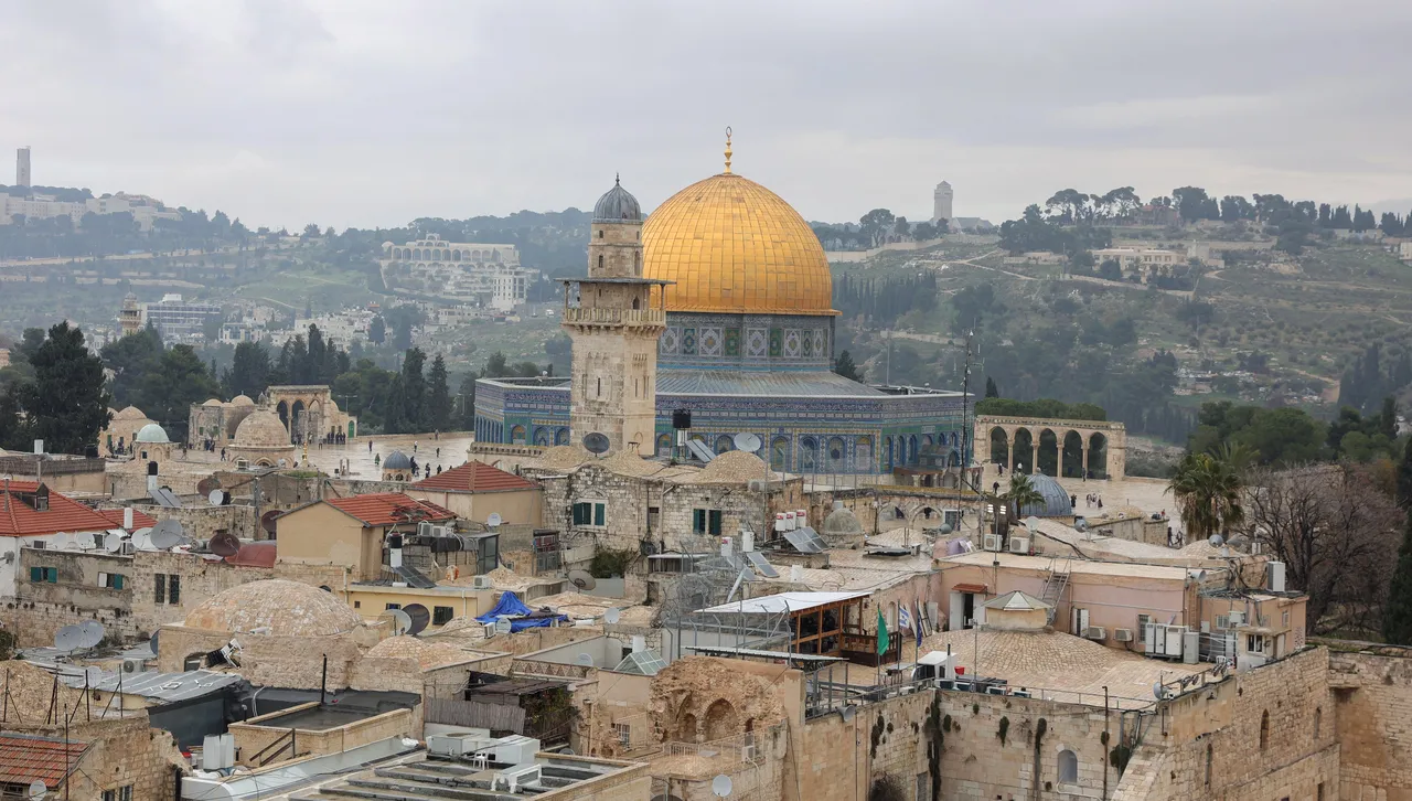 Иран обстрелва Светите места - откриха фрагменти от ракети около Божи гроб в Йерусалим