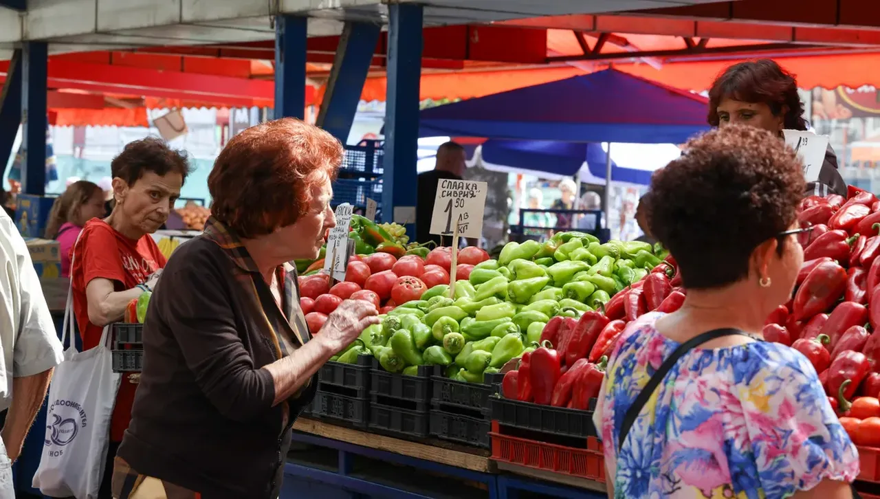 В неделя на Женския пазар: Печем чушки, слагаме ги във фризера