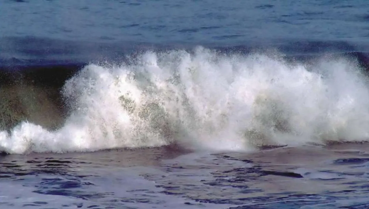 Слънчево време с летни температури, бурно море и кратки превалявания на запад