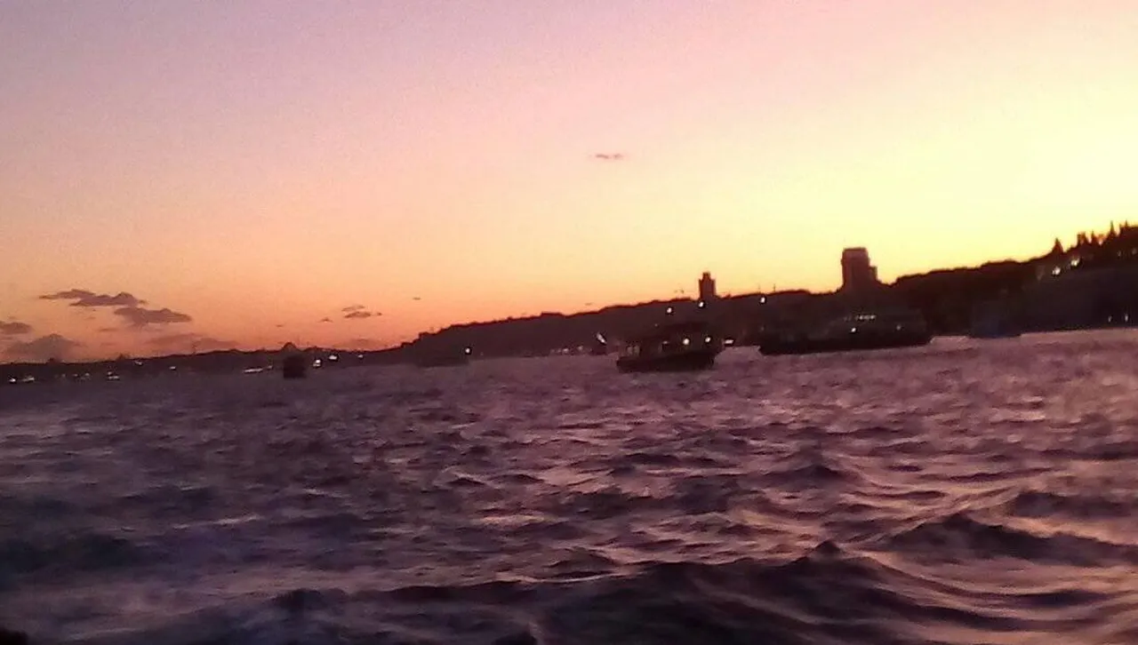 Взрив на борда на танкер от руския "сенчест флот", северно от Босфора 