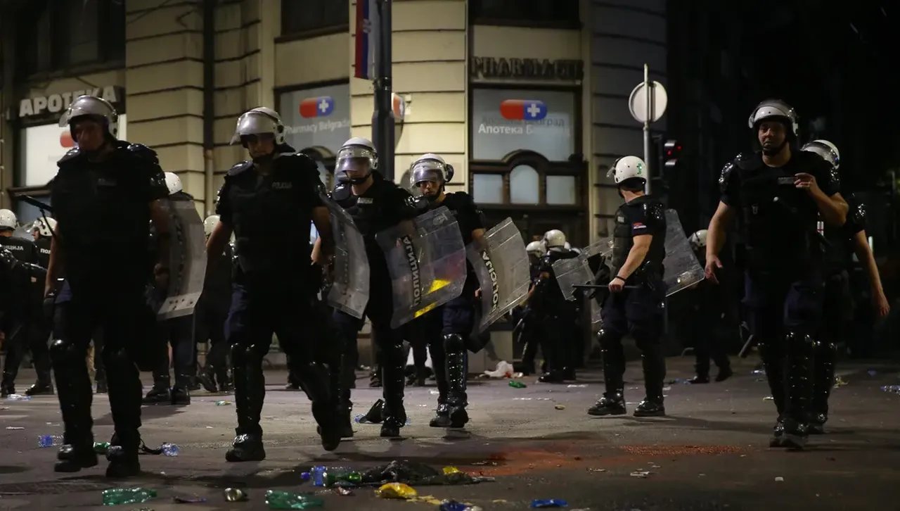 Студентите от сръбските протести: Граждани, спрете да работите!