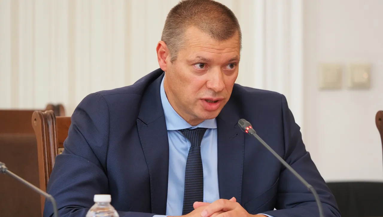 Решението беше прието с 203 гласа за и 1 против