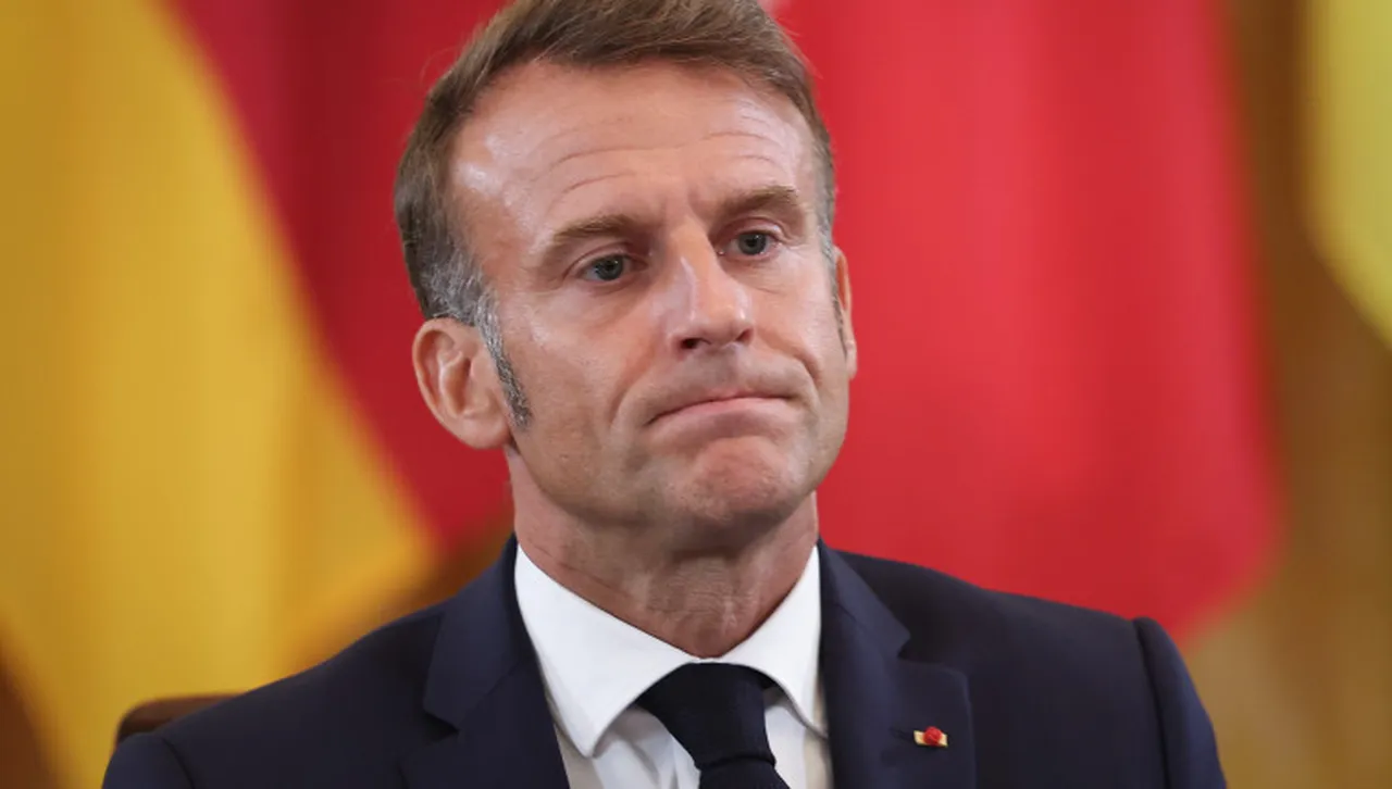 Дилемата на Макрон: Накъде да тръгне Франция след оставката на Лекорню?