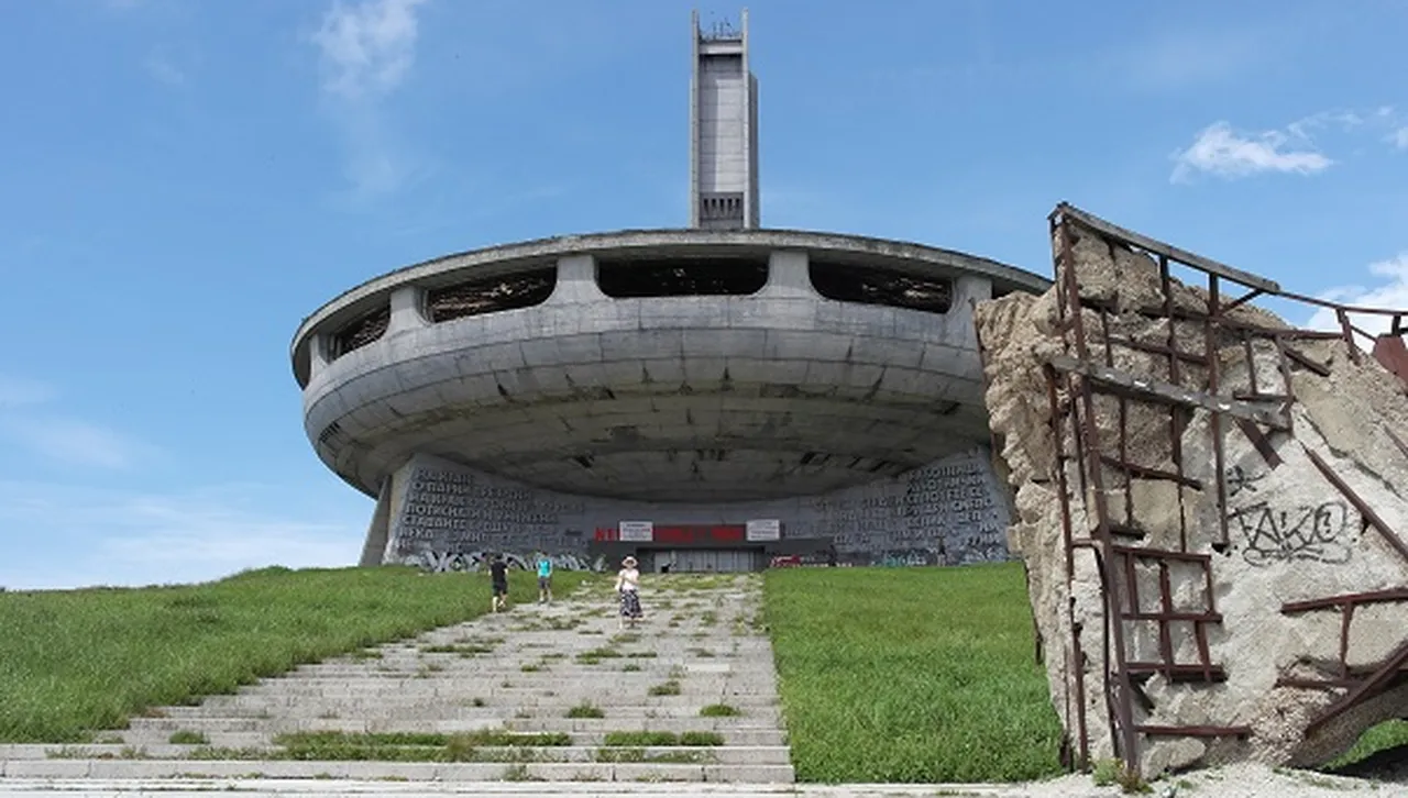 6 930 000 лева пари на европейските данъкоплатци потичат за реставрацията на комунистическата Чиния на Бузлуджа