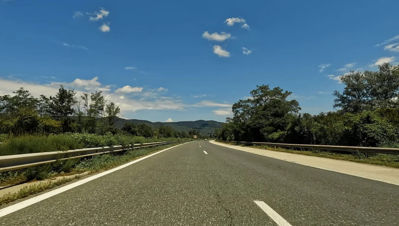 Вместо икони - косачки: АПИ закупува 27 косачки за 4,5 млн. лева