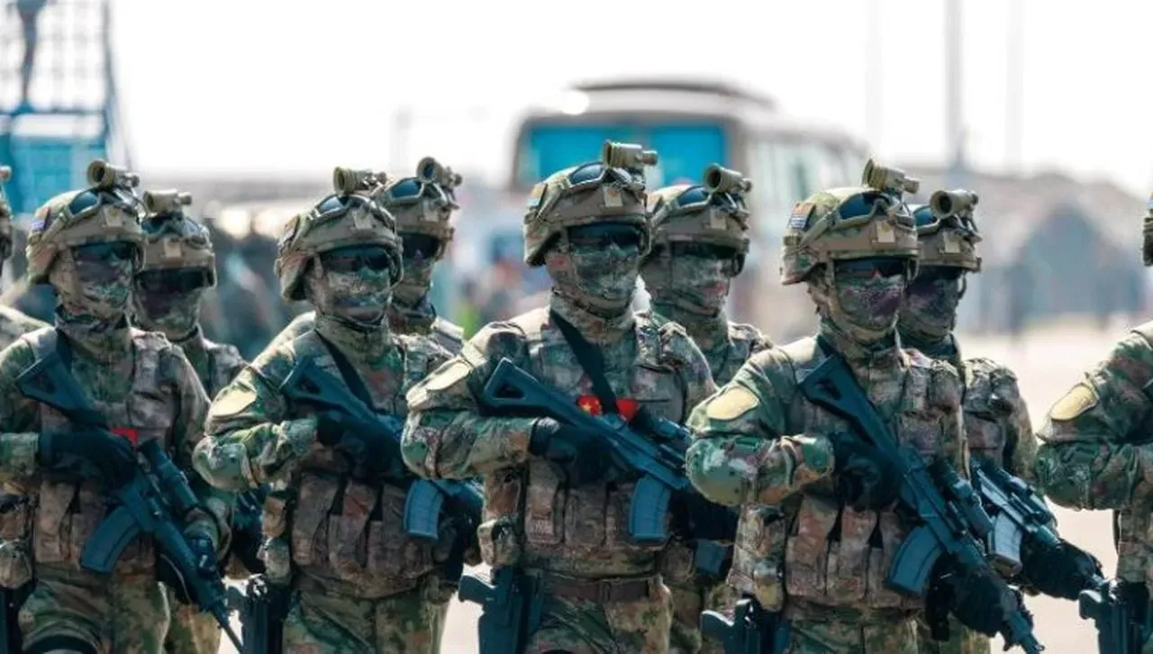 Около 1100 войници и инженери завърнали се в КНДР миналия