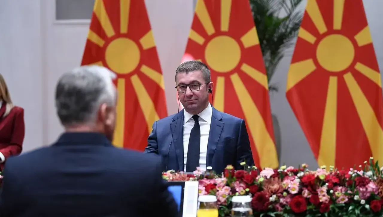 Съжалявам че предишното правителство влезе в тази авантюра и спря