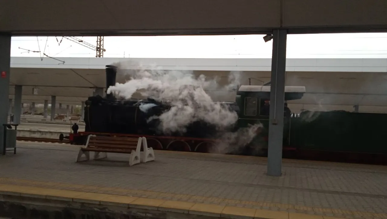 Коледни влакове с парни локомотиви ще пътуват по два маршрута преди празниците