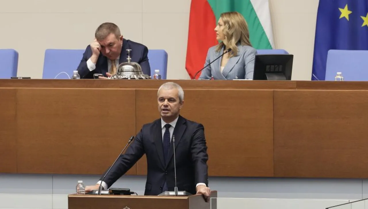 Водачът на Възраждане не спря дотук той поиска преразглеждане на