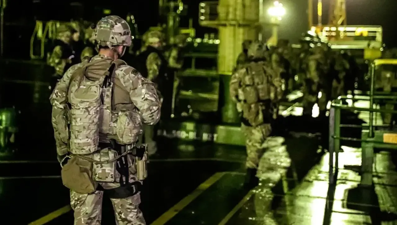 Ирански дрон удари военоморска база с френски сили в Абу Даби - избухна пожар