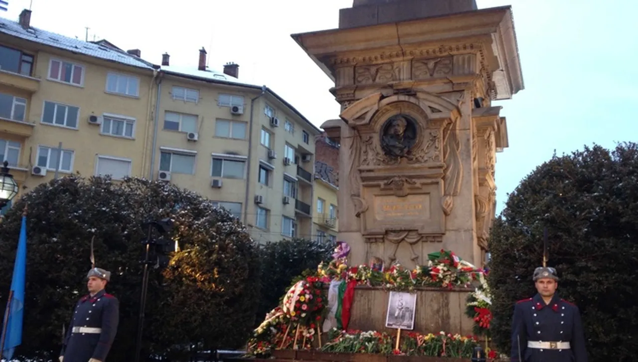 Цветя пред Паметника на Апостола ще могат да бъдат полагани