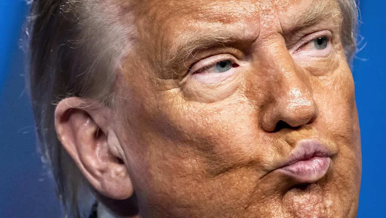 Той е заменил портрета на Джо Байдън със снимка на