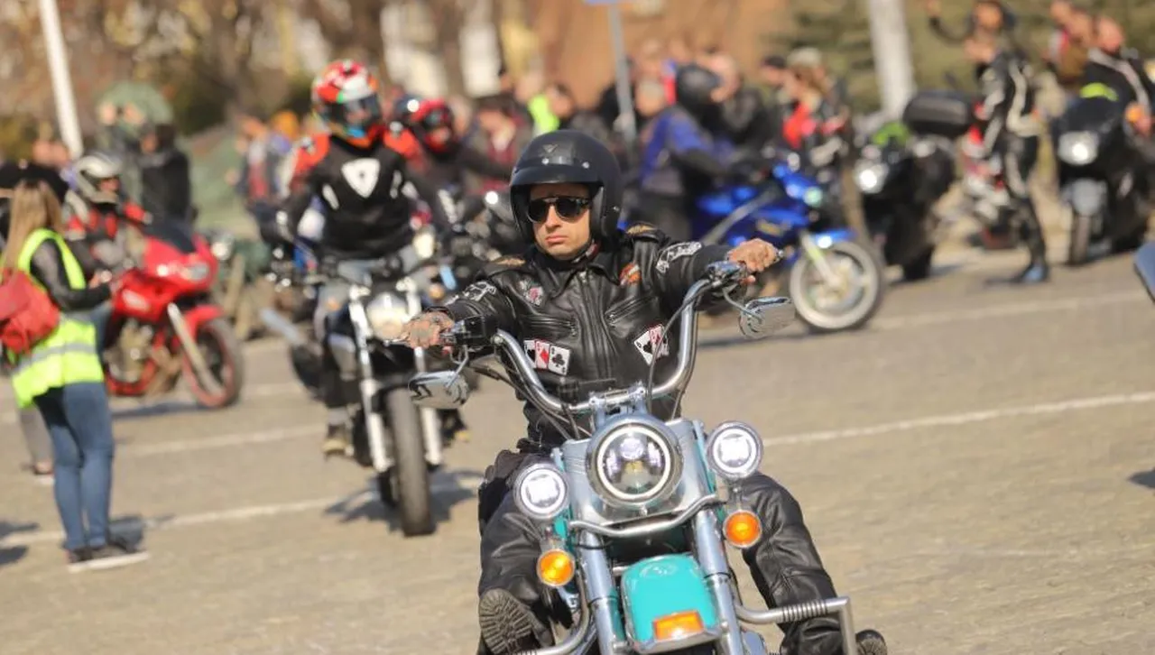 С рев на мотори в София дадоха старт на мотосезона