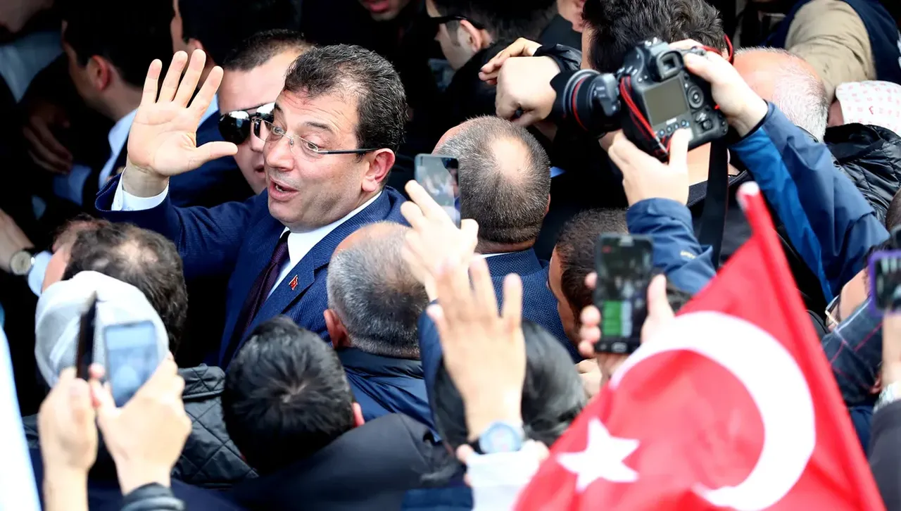 Президентът вижда предстоящото поражение и бяга от вота Той ще