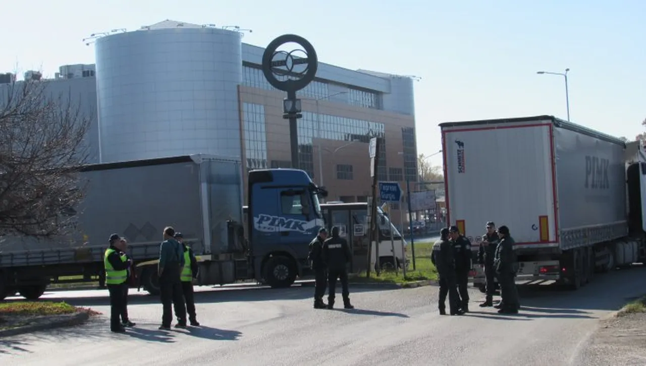 През македонския ГКПП Деве баир където колоната надхвърли 2 км