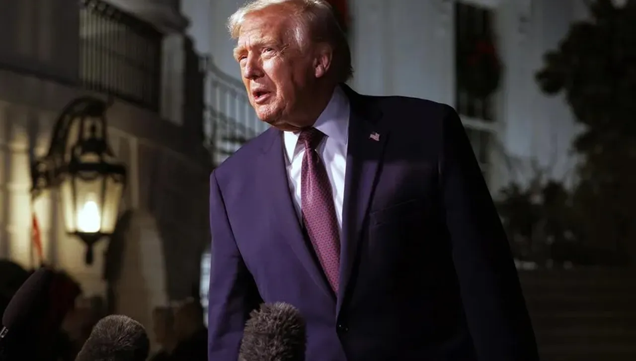 Предишният ръководител на Южното командване адмирал Алвин Холси официално се