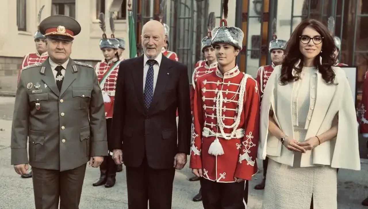 Внукът на Симеон II стана гвардеец в присъствието на дядо си