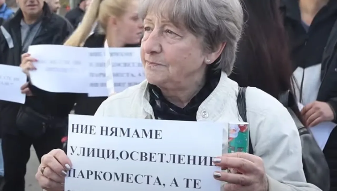 Протестиращи срещу разширяването на зоните за платено паркиране блокираха моста „Чавдар“ в София 