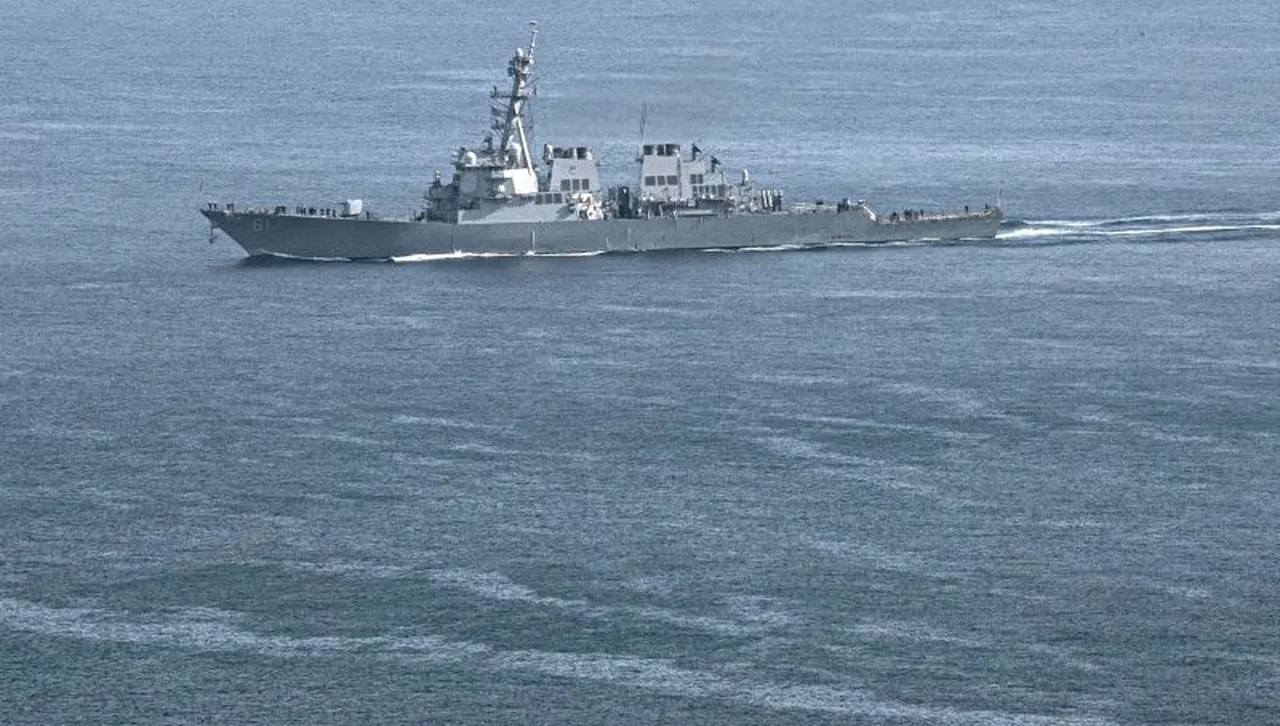 САЩ с нова провокация към Венецуела - американски ракетен кораб премина през Панамския канал