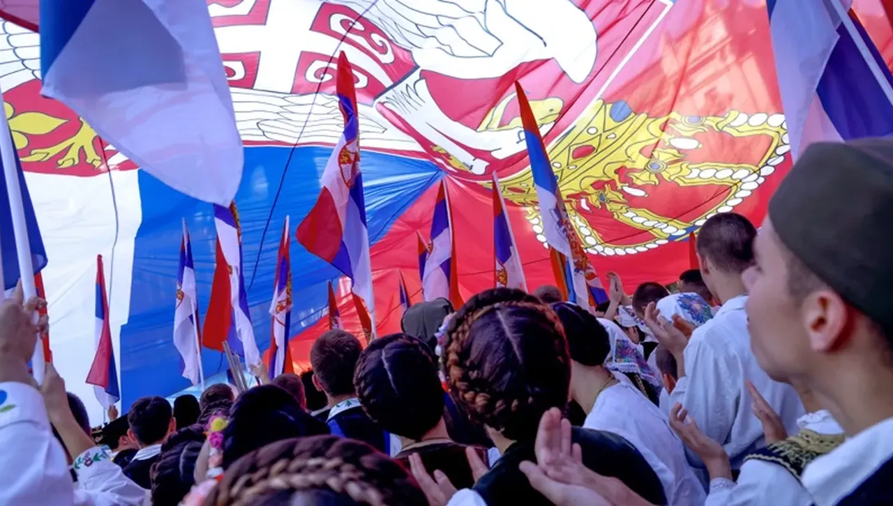 Жандармерията спасява Вучич с шокови бомби и сълзотворен газ 